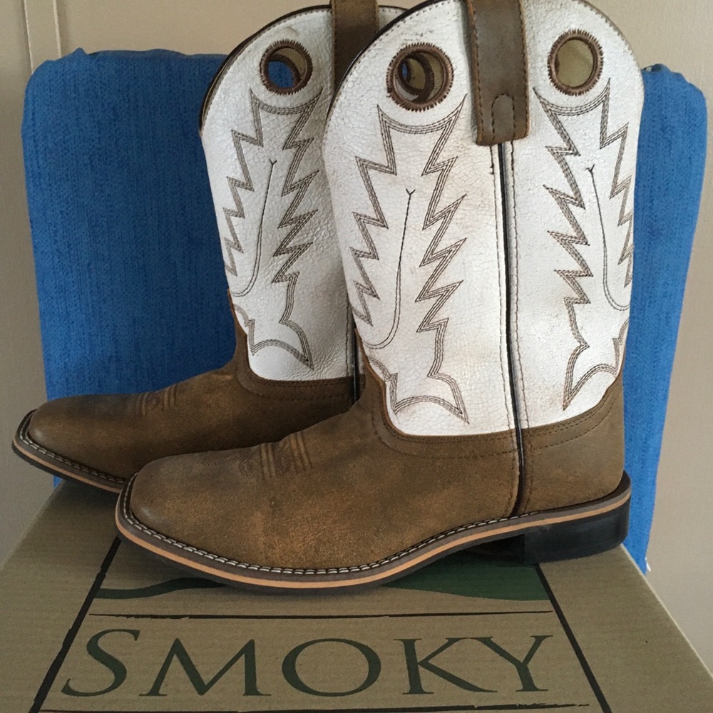 Smoky Mountain Brown and White Cowboy Boots